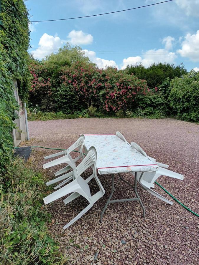 Ecrin De Fleurs Et Verdure Sept-vents Room photo
